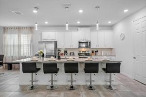 8963 Solara Resort 6BDRS