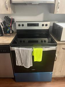 Cozy Basement Near Airport YYC