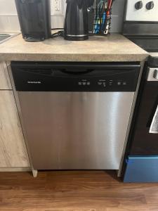 Cozy Basement Near Airport YYC