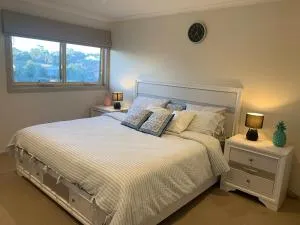 Comfortable 4-Bedroom Home Near Melbourne Airport - Thomastown