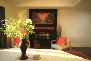 Stunning Waterfront 3BR Retreat - Perfect Getaway - Oakley