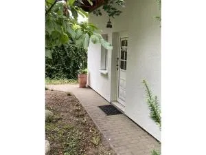 Renovated Holiday Home with Garden - 新勃兰登堡