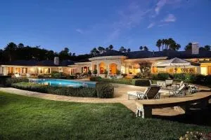 Luxury 5BR Estate Pool & Views - 德尔马