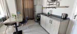 Downtown rooftop Studio, Lift