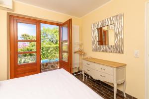 Seaside family friendly house with a swimming pool Jelsa, Hvar - 23760