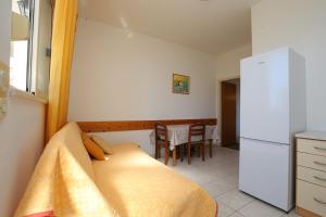 Family friendly seaside apartments Podstrana, Split - 23954