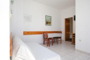 Family friendly seaside apartments Podstrana, Split - 23954