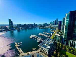 Yarra Accommodation Private Apartments & Ensuite Double Rooms, Collins Wharf Waterfront, Docklands