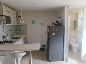 1 a 5 personas ApartaSuite Poblado 809