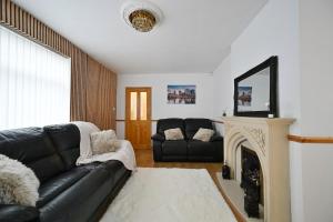 Cosy 2 bed home with jacuzzi bath in Wythenshawe near Manchester Airport