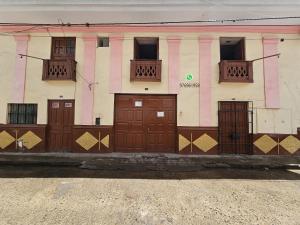 HOSPEDAJE ALVARADO - Personal - 309 - Bueno Bonito y Barato