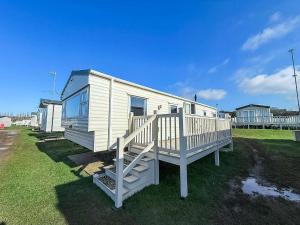Lovely 8 Berth Caravan At Manor Park Nearby Hunstanton Beach 23107S - Ubytování bez kategorie ve městě Hunstanton