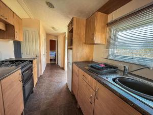 Homely 8 Berth Caravan In Southview Holiday Park, Ref 33048Tc