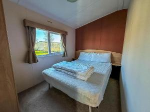 Homely 8 Berth Caravan In Southview Holiday Park, Ref 33048Tc