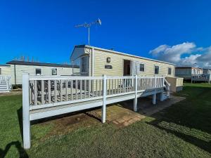 Beautiful Caravan With Decking At Wifi At Manor Park, Hunstanton Ref 23098T