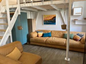 Studio neuf avec mezzanine au cœur de Le Palais - FR-1-418-267