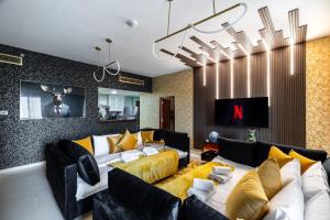 Dubai Eye and Sunset Views 1 Bedroom Apartment with Direct Beach Access, Gym, and Pool