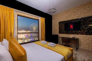 Dubai Eye and Sunset Views 1 Bedroom Apartment with Direct Beach Access, Gym, and Pool