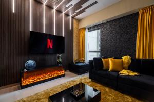 Dubai Eye and Sunset Views 1 Bedroom Apartment with Direct Beach Access, Gym, and Pool