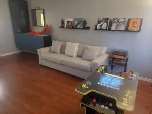 The Elegua Suite -Gated Pool Estate with Fun Themed Rooms - 泽弗希尔斯