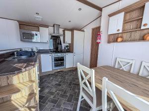 Wonderful 6 Berth Caravan For Hire At Manor Park, Hunstanton, Norfolk Ref 23028S