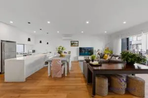 Spacious & Cosy 4B3B near DFO & Convention Centre - Sandridge