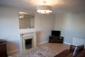 Fonthill Apartment - central, free parking off street, quiet