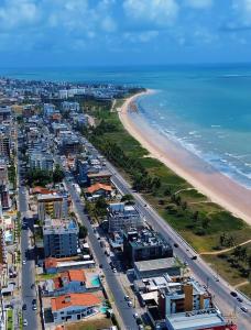 Ap completo a 5 minutos da praia! 13º andar, 2 Quartos, Wi-fi, Ar no Quarto de casal