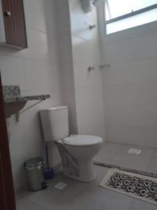 Ap completo a 5 minutos da praia! 13º andar, 2 Quartos, Wi-fi, Ar no Quarto de casal