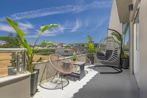 Coral Paradise Luxury Private Jacuzzi Suite & Pool View