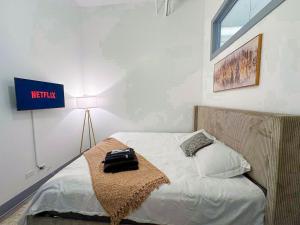 Spacious 6BR Luxury Suite Perfect for Groups Near McCormick Place and Soldier Field