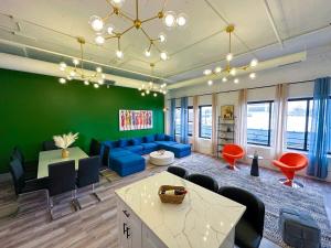 Spacious 6BR Luxury Suite Perfect for Groups Near McCormick Place and Soldier Field