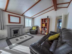 Gorgeous Lodge With Decking At Southview Holiday Park In Skegness Ref 33093V