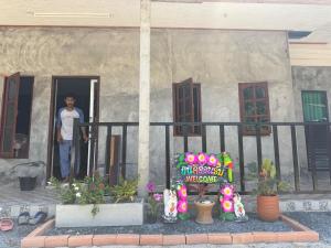 Lanta natural hut garden