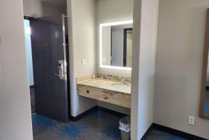 Days Inn & Suites by Wyndham New Iberia