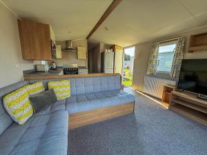 Lovely 8 Berth Caravan In Southview Holiday Park, Ref 33042Tc