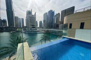 Luxury Sea View Studio in Dubai Marina