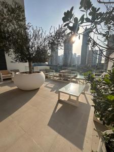 Luxury Sea View Studio in Dubai Marina