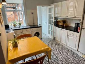 Charming Victorian terrace, near Lincoln Castle