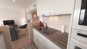 Interpares Swimmingpool by Del Parque Flats