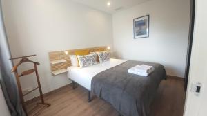 Interpares Swimmingpool by Del Parque Flats