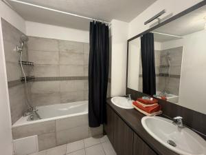 Appart Lumineux 2ch proche Près dArènes avec wifi tv et patio