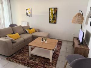 Appart Lumineux 2ch proche Près dArènes avec wifi tv et patio