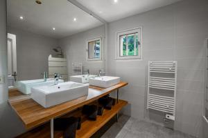 Villas Villa Carry Piscine Sauna Jacuzzi : photos des chambres
