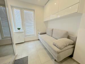 Krásny byt - garzonka v Novom meste s terasou