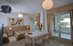 Marine escape studio - seaside tranquility