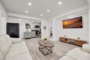 Banyan St 2BR 1BA off Las Olas- Steps to Beach unit 4