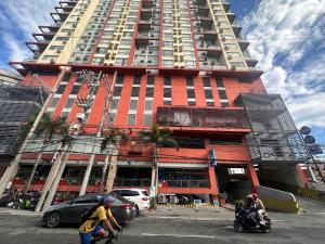 Cozy Laura at ACE Plaza