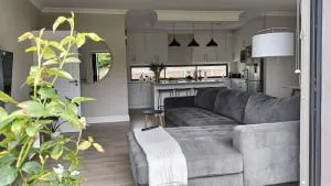 Entire Home in Overbaakens, Gqeberha - Springfield