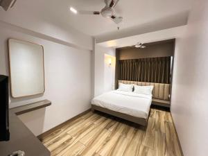 APEX STAY Rooms & Dormitory